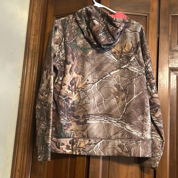 Woman’s Under Armor hoodie - Picture 2 of 3